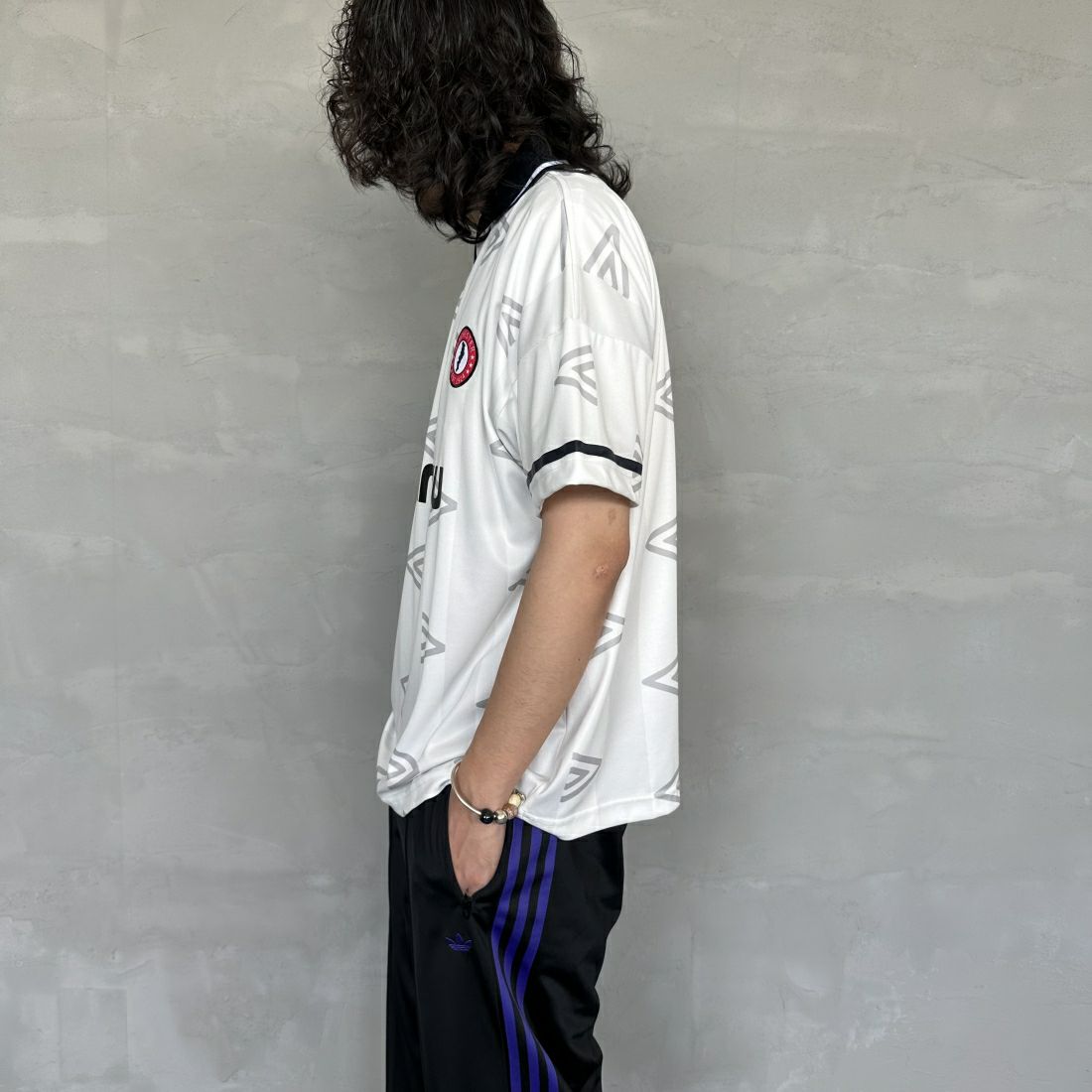 umbro [アンブロ] 別注 総柄プリント ゲームシャツ [UMNK-G0033-JF] WHITE &&モデル身長：173cm 着用サイズ：M&&
