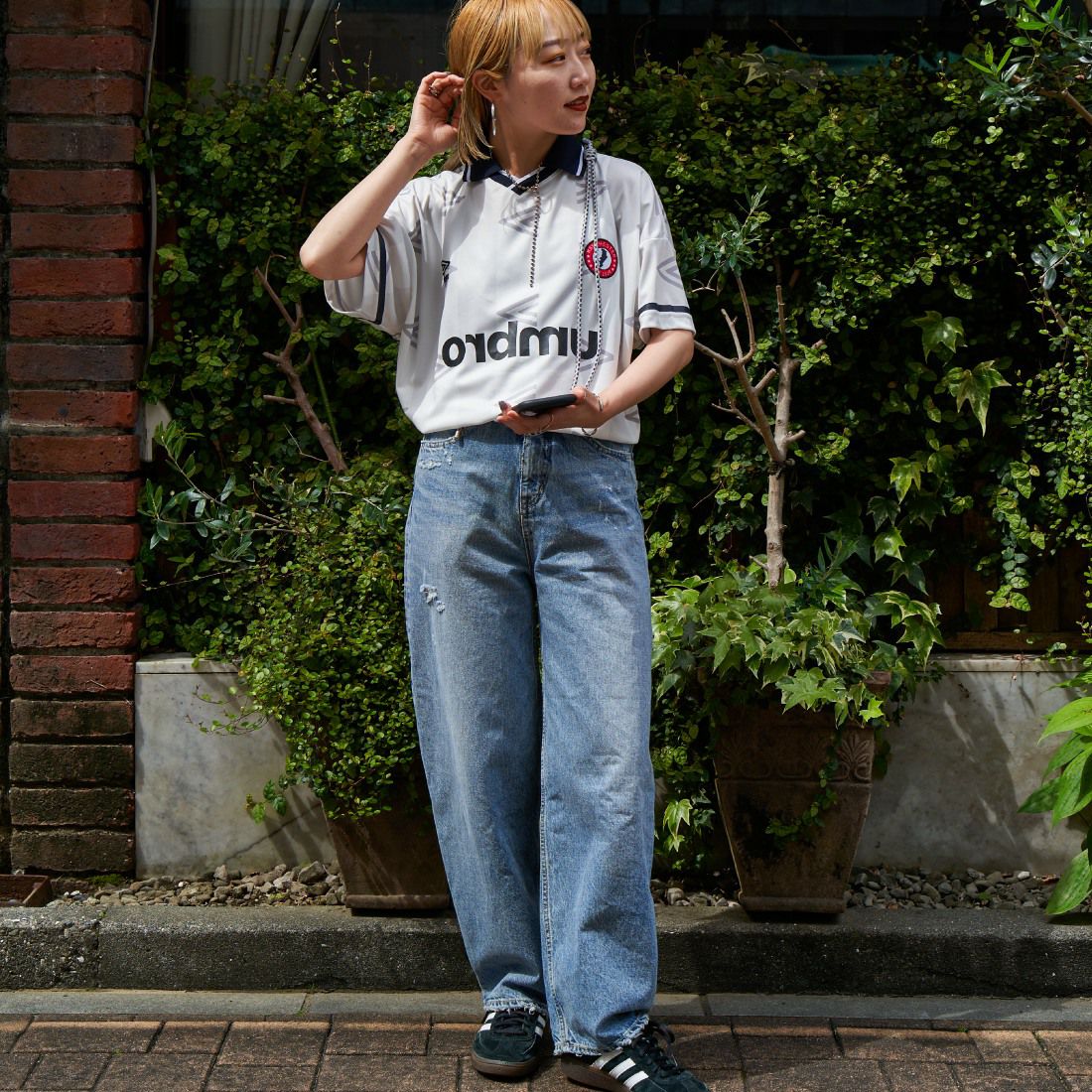 umbro [アンブロ] 別注 総柄プリント ゲームシャツ [UMNK-G0033-JF] WHITE &&モデル身長：156cm 着用サイズ：S&&