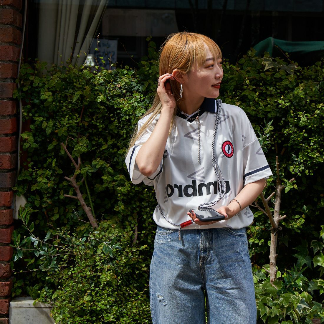 umbro [アンブロ] 別注 総柄プリント ゲームシャツ [UMNK-G0033-JF] WHITE &&モデル身長：156cm 着用サイズ：S&&