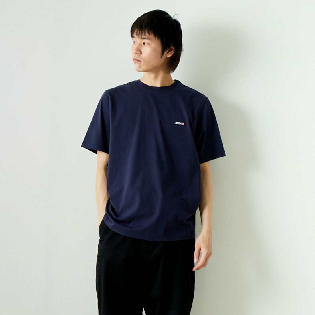 AUTRY [オートリー] ロゴTシャツ [TSPM502] 502B BLUE &&モデル身長：182cm 着用サイズ：L&&