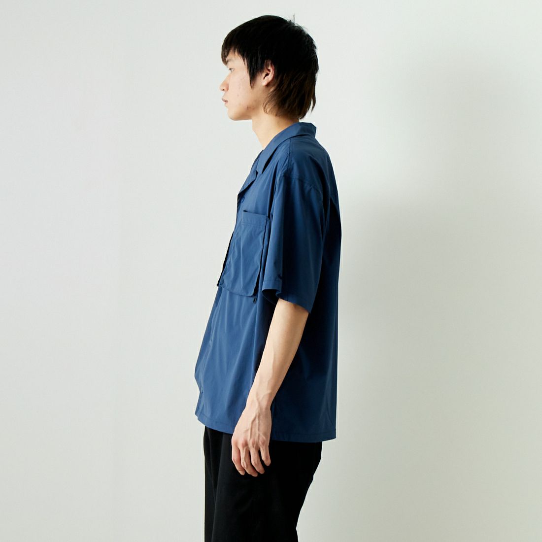 WILD THINGS [ワイルドシングス] ショートスリーブ キャンプシャツ [WT241-03-1] NAVY &&モデル身長：182cm 着用サイズ：L&&