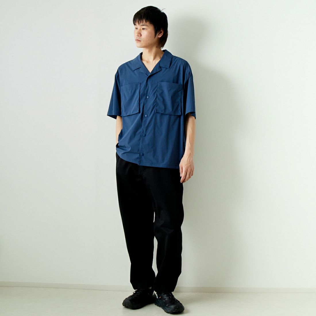 WILD THINGS [ワイルドシングス] ショートスリーブ キャンプシャツ [WT241-03-1] NAVY &&モデル身長：182cm 着用サイズ：L&&