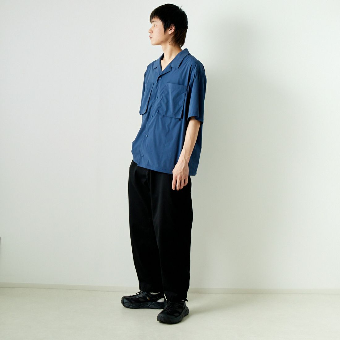 WILD THINGS [ワイルドシングス] ショートスリーブ キャンプシャツ [WT241-03-1] NAVY &&モデル身長：182cm 着用サイズ：L&&