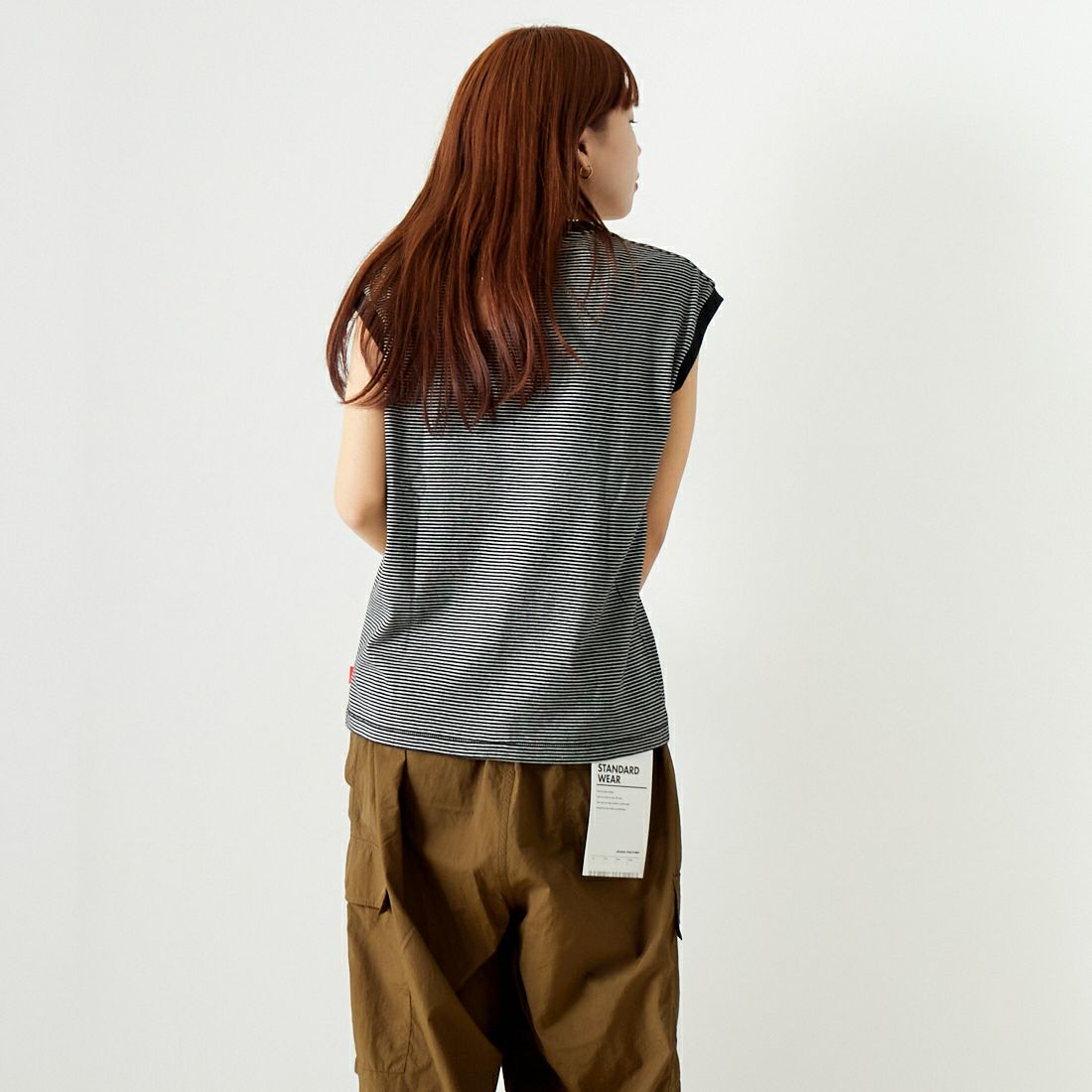 Health knit [ヘルスニット] ナローボーダー スリーブレスTシャツ [51016] BLK/NAT &&モデル身長：167cm 着用サイズ：F&&