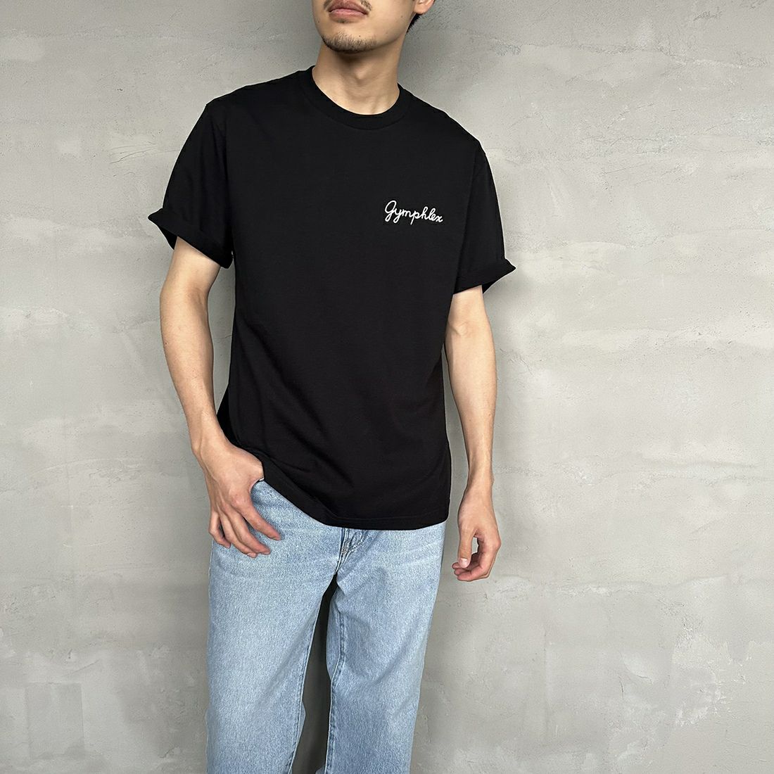 Gymphlex [ジムフレックス] ロールアップスリーブ ロゴ刺繍Tシャツ [J-1155CH] BLACK &&モデル身長：168cm 着用サイズ：L&&