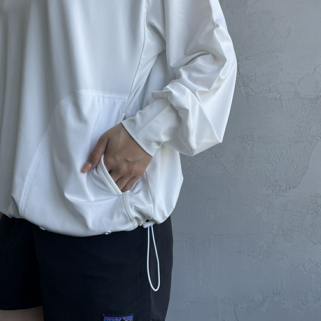 Jeans Factory Clothes [ジーンズファクトリークローズ] 裾ドローコードラッシュガードTシャツ [IN2-CST-4] WHITE &&モデル身長：163cm 着用サイズ：M&&