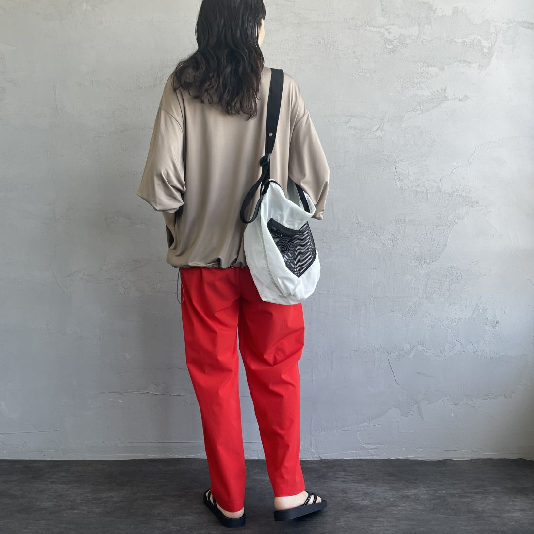 Jeans Factory Clothes [ジーンズファクトリークローズ] 裾ドローコードラッシュガードTシャツ [IN2-CST-4] GREIGE &&モデル身長：160cm 着用サイズ：M&&