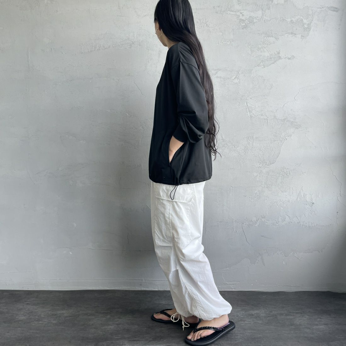 Jeans Factory Clothes [ジーンズファクトリークローズ] 裾ドローコードラッシュガードTシャツ [IN2-CST-4] BLACK &&モデル身長：156cm 着用サイズ：M&&