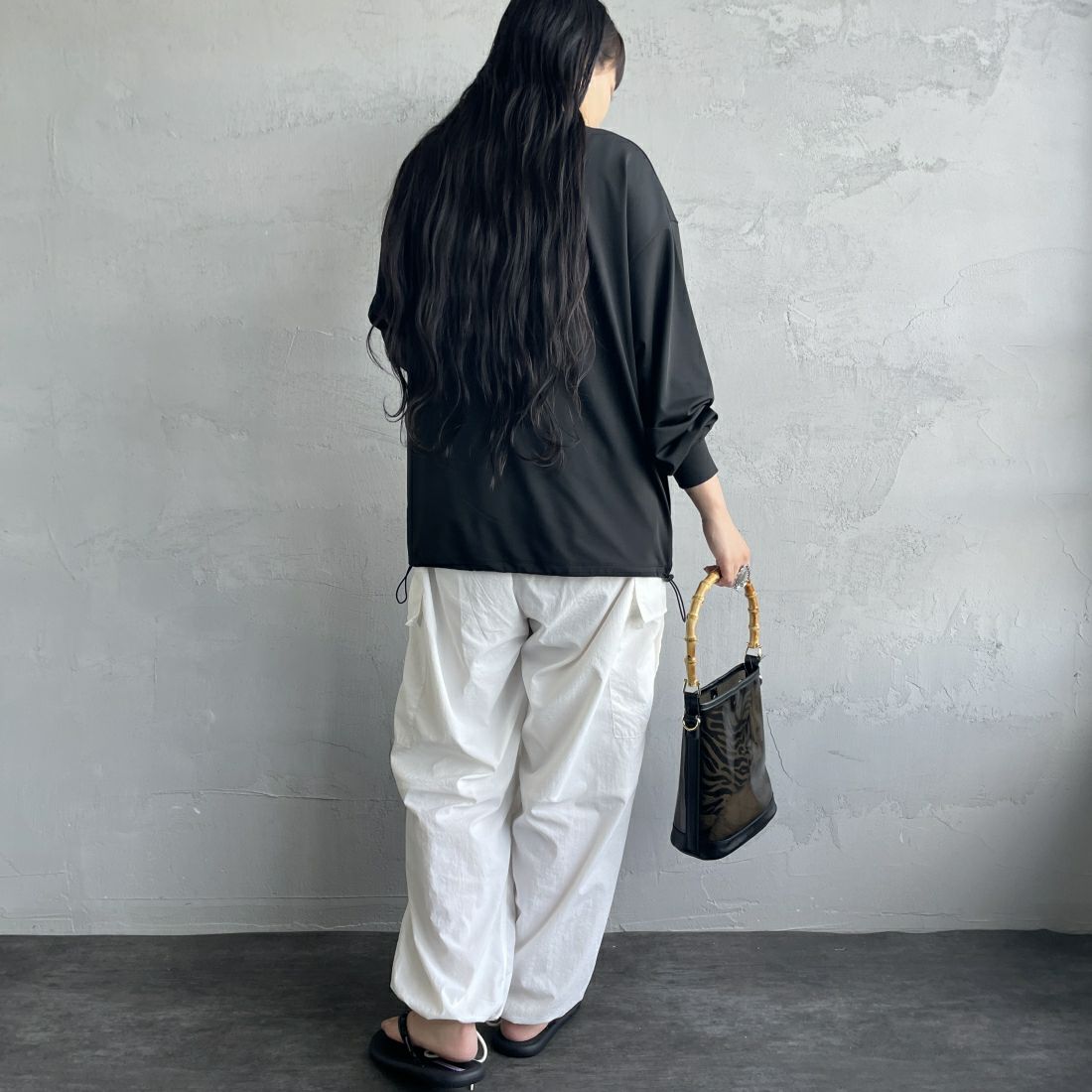 Jeans Factory Clothes [ジーンズファクトリークローズ] 裾ドローコードラッシュガードTシャツ [IN2-CST-4] BLACK &&モデル身長：156cm 着用サイズ：M&&