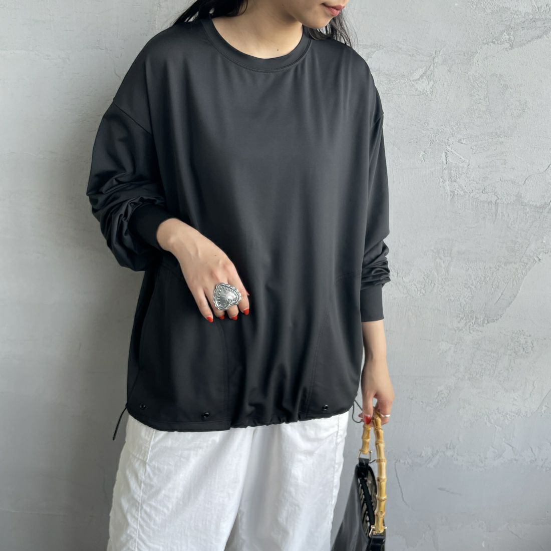 Jeans Factory Clothes [ジーンズファクトリークローズ] 裾ドローコードラッシュガードTシャツ [IN2-CST-4] BLACK &&モデル身長：156cm 着用サイズ：M&&