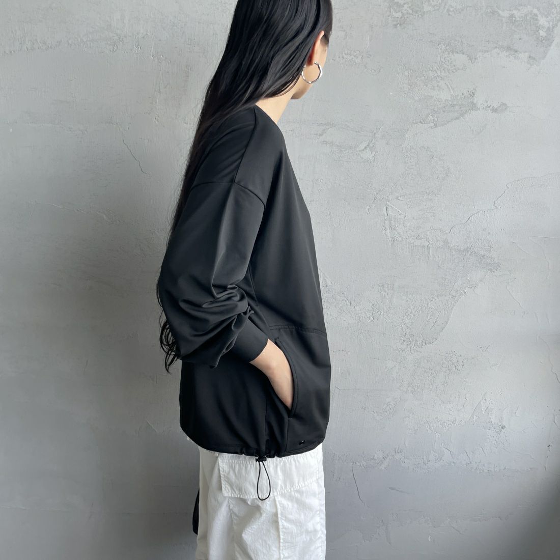 Jeans Factory Clothes [ジーンズファクトリークローズ] 裾ドローコードラッシュガードTシャツ [IN2-CST-4] BLACK &&モデル身長：156cm 着用サイズ：M&&