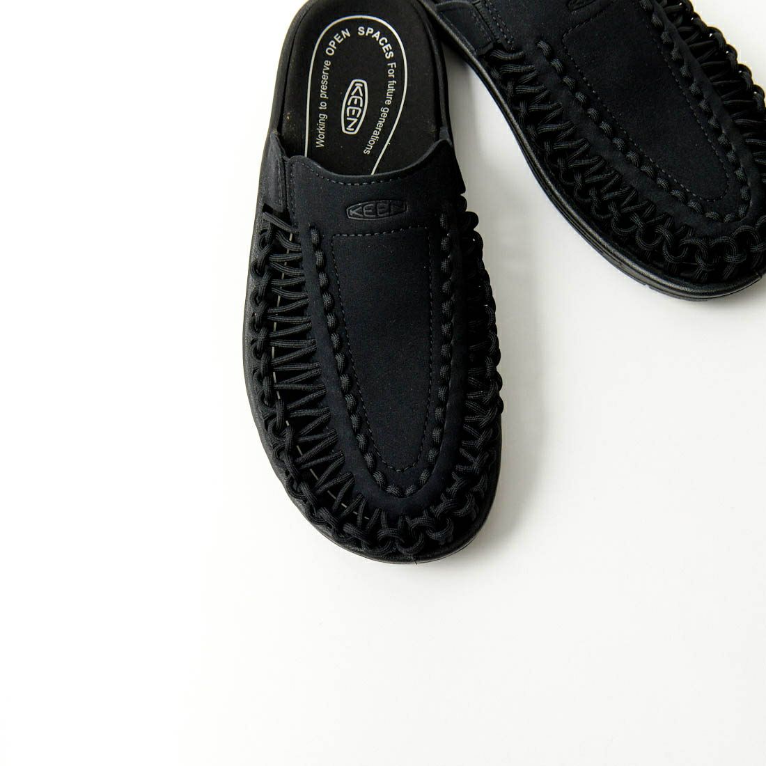 KEEN [キーン] UNEEK2 スライド [1022371] BLACK/BLAC