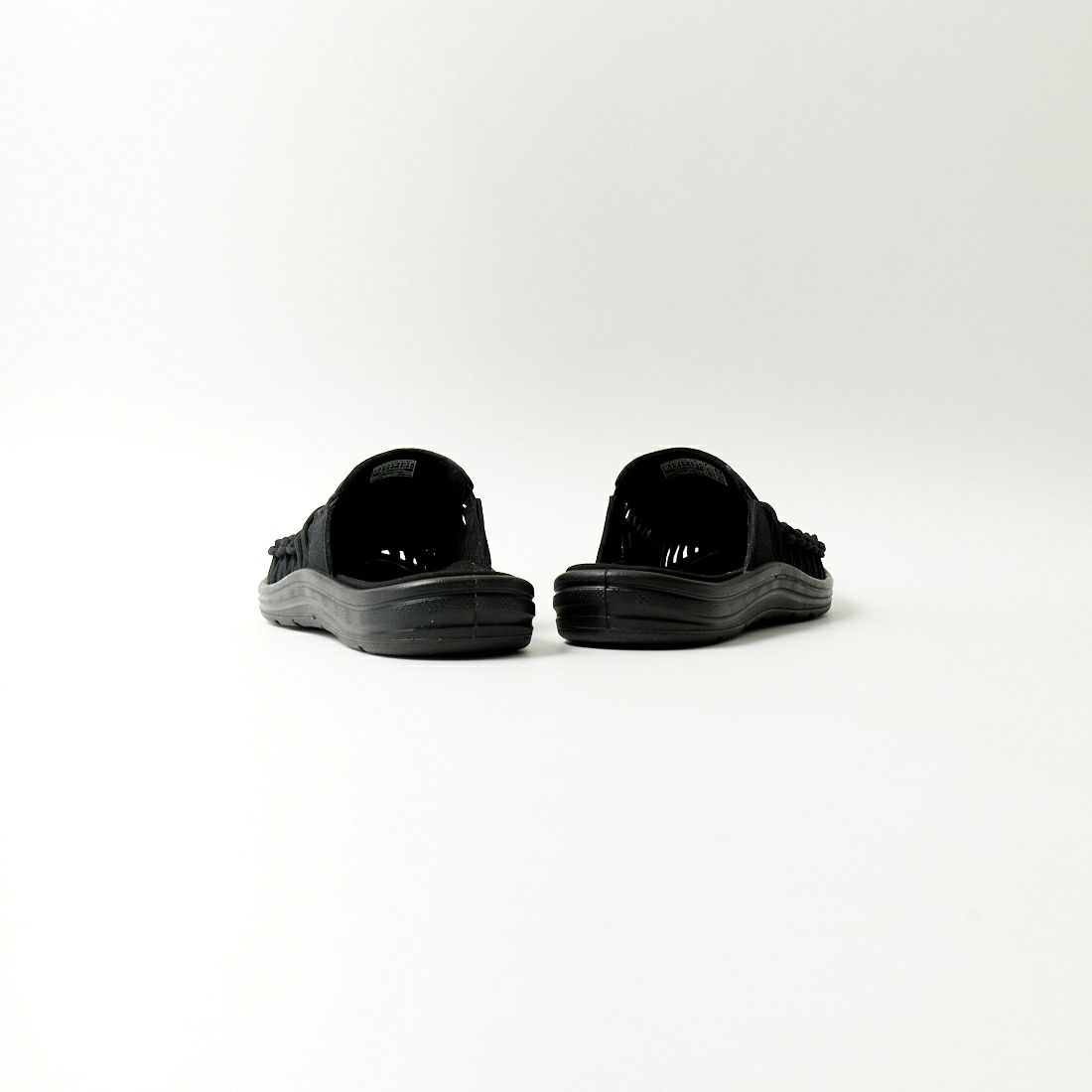 KEEN [キーン] UNEEK2 スライド [1022371] BLACK/BLAC