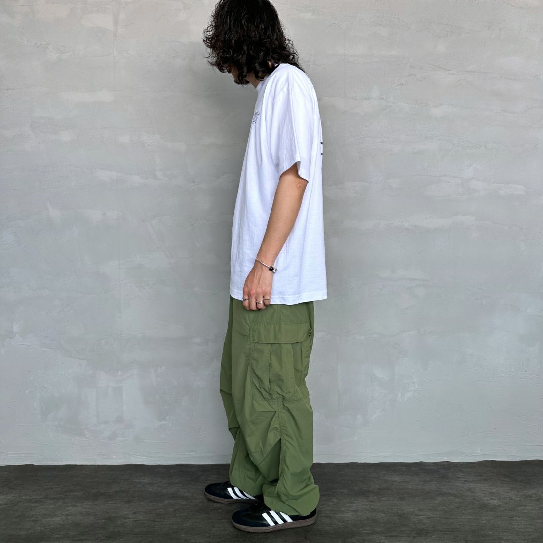 HUF [ハフ] ショートスリーブロゴTシャツ [TS01955] WHITE &&モデル身長：173cm 着用サイズ：L&&