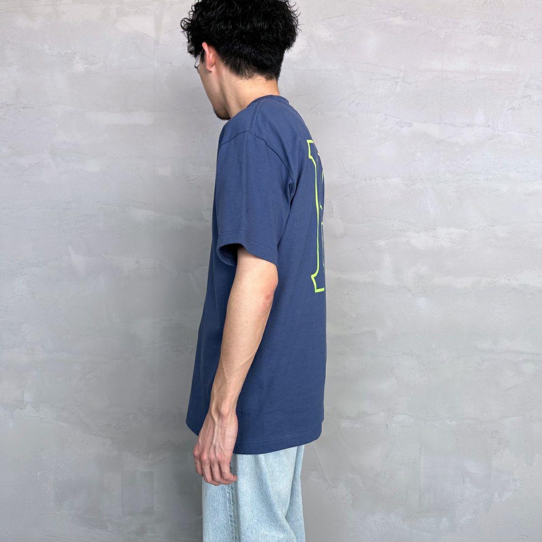 HUF [ハフ] ショートスリーブロゴTシャツ [TS01955] TWILIGHT &&モデル身長：168cm 着用サイズ：M&&