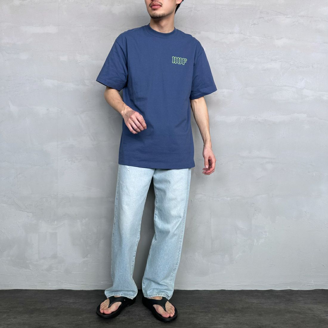 HUF [ハフ] ショートスリーブロゴTシャツ [TS01955] TWILIGHT &&モデル身長：168cm 着用サイズ：M&&