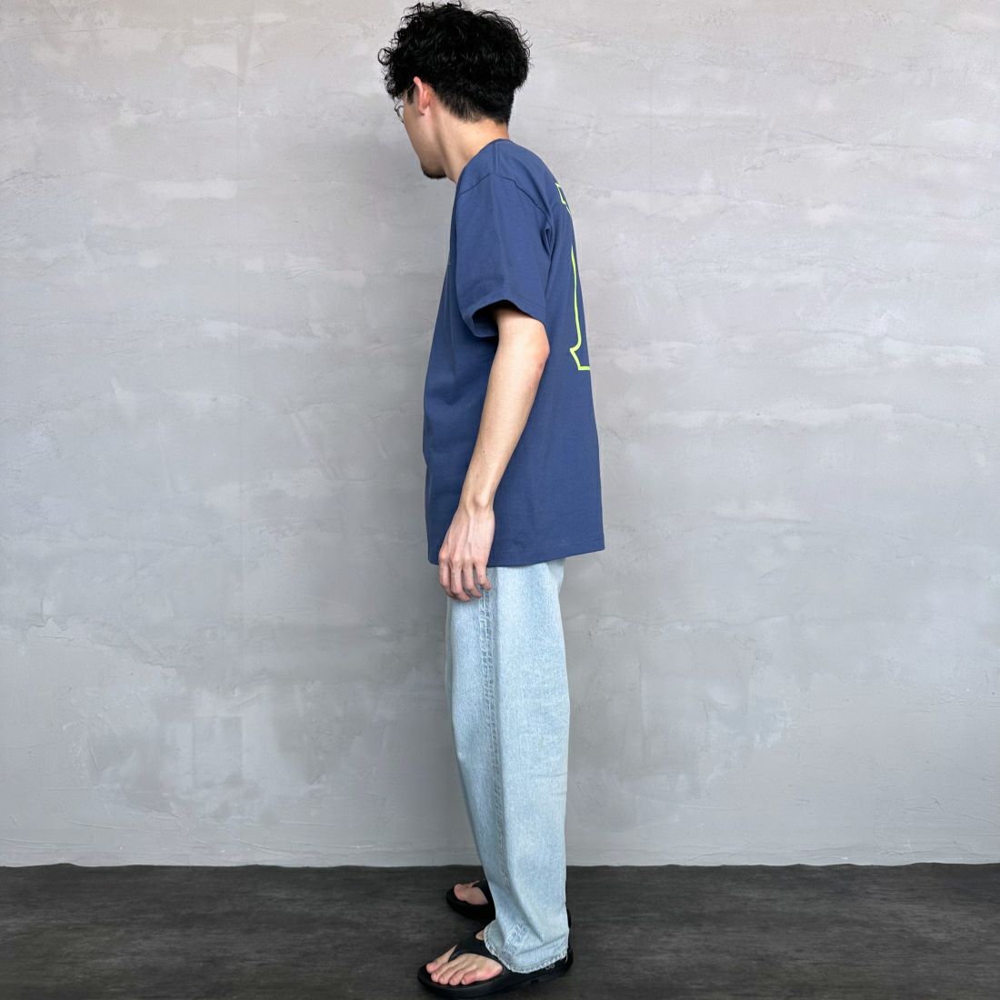 HUF [ハフ] ショートスリーブロゴTシャツ [TS01955] TWILIGHT &&モデル身長：168cm 着用サイズ：M&&