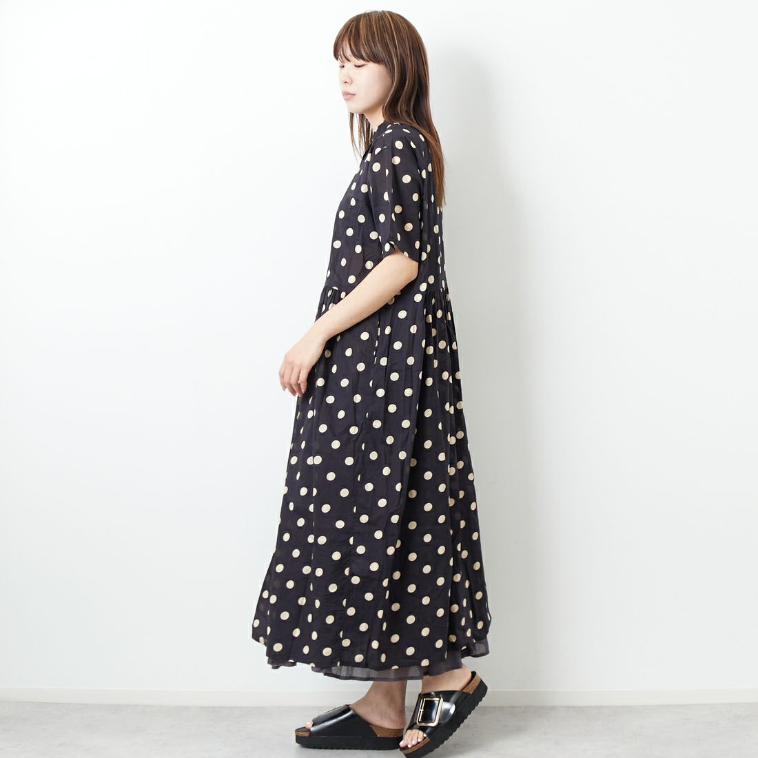 soil [ソイル] コットンボイル ドットプリント バンドカラーワンピース [NSL22013] 99XL BLK &&モデル身長：167cm 着用サイズ：2&&