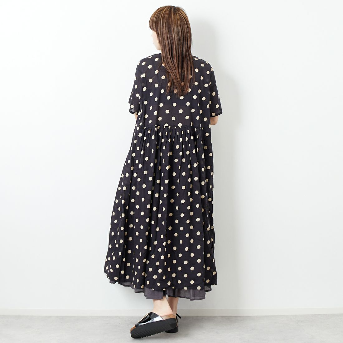 soil [ソイル] コットンボイル ドットプリント バンドカラーワンピース [NSL22013] 99XL BLK &&モデル身長：167cm 着用サイズ：2&&