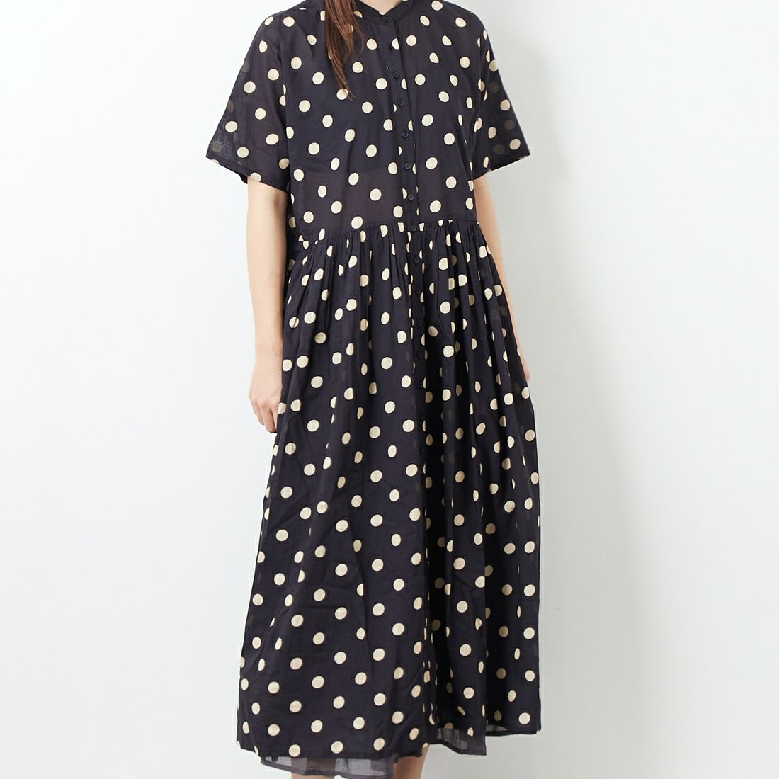 soil [ソイル] コットンボイル ドットプリント バンドカラーワンピース [NSL22013] 99XL BLK &&モデル身長：167cm 着用サイズ：2&&