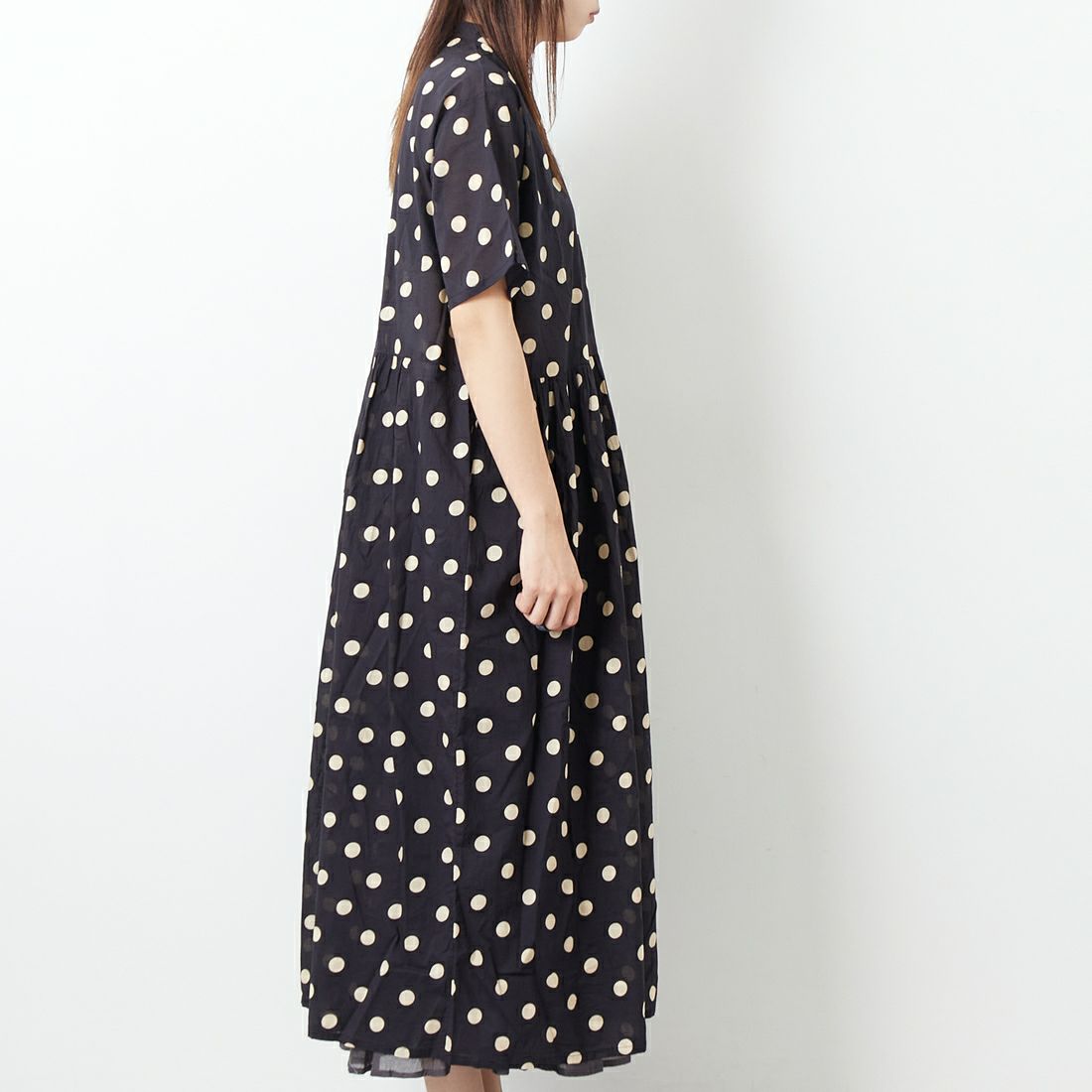 soil [ソイル] コットンボイル ドットプリント バンドカラーワンピース [NSL22013] 99XL BLK &&モデル身長：167cm 着用サイズ：2&&