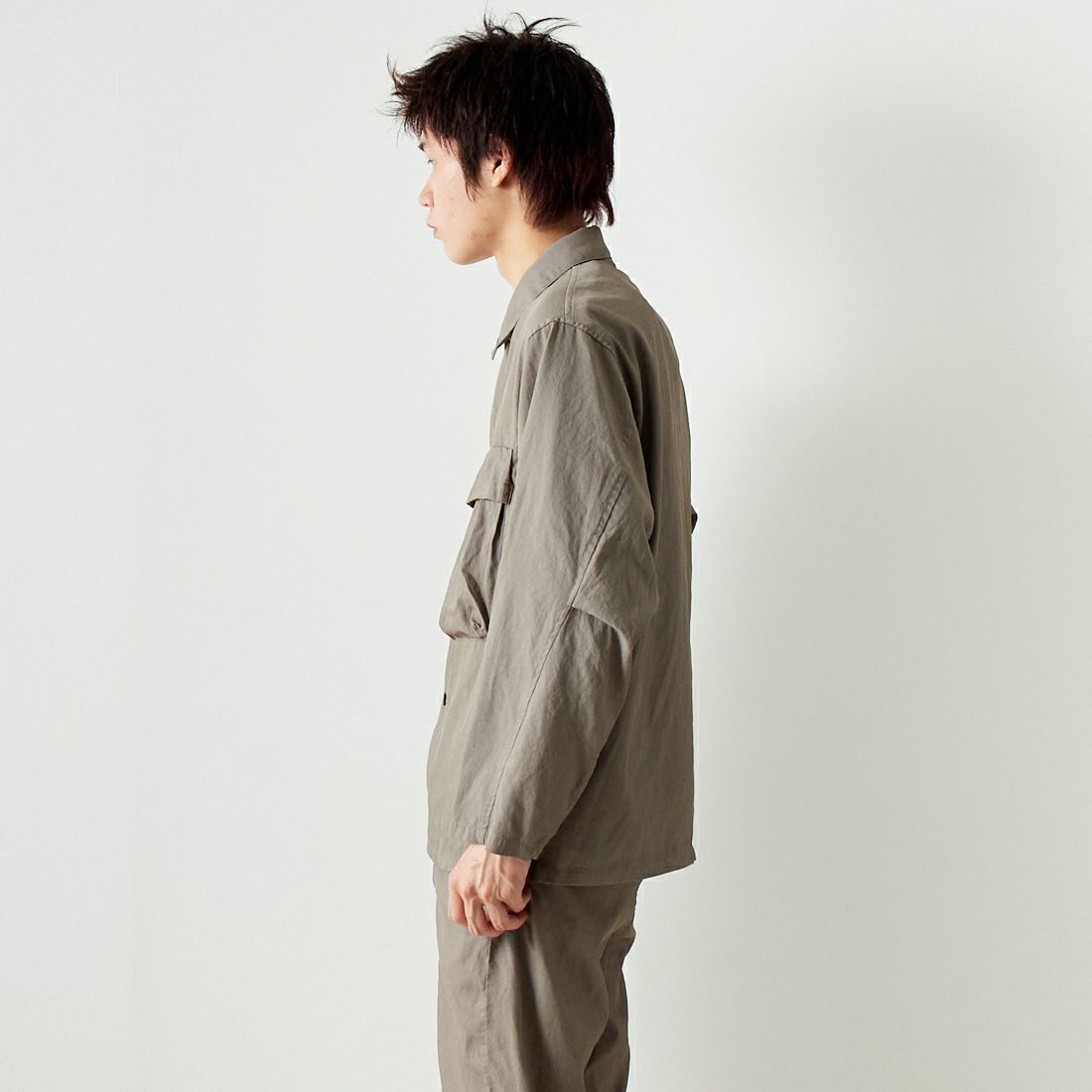 STILL BY HAND [スティルバイハンド] 製品染めシャツジャケット [BL01241] GREIGE &&モデル身長：182cm 着用サイズ：46&&