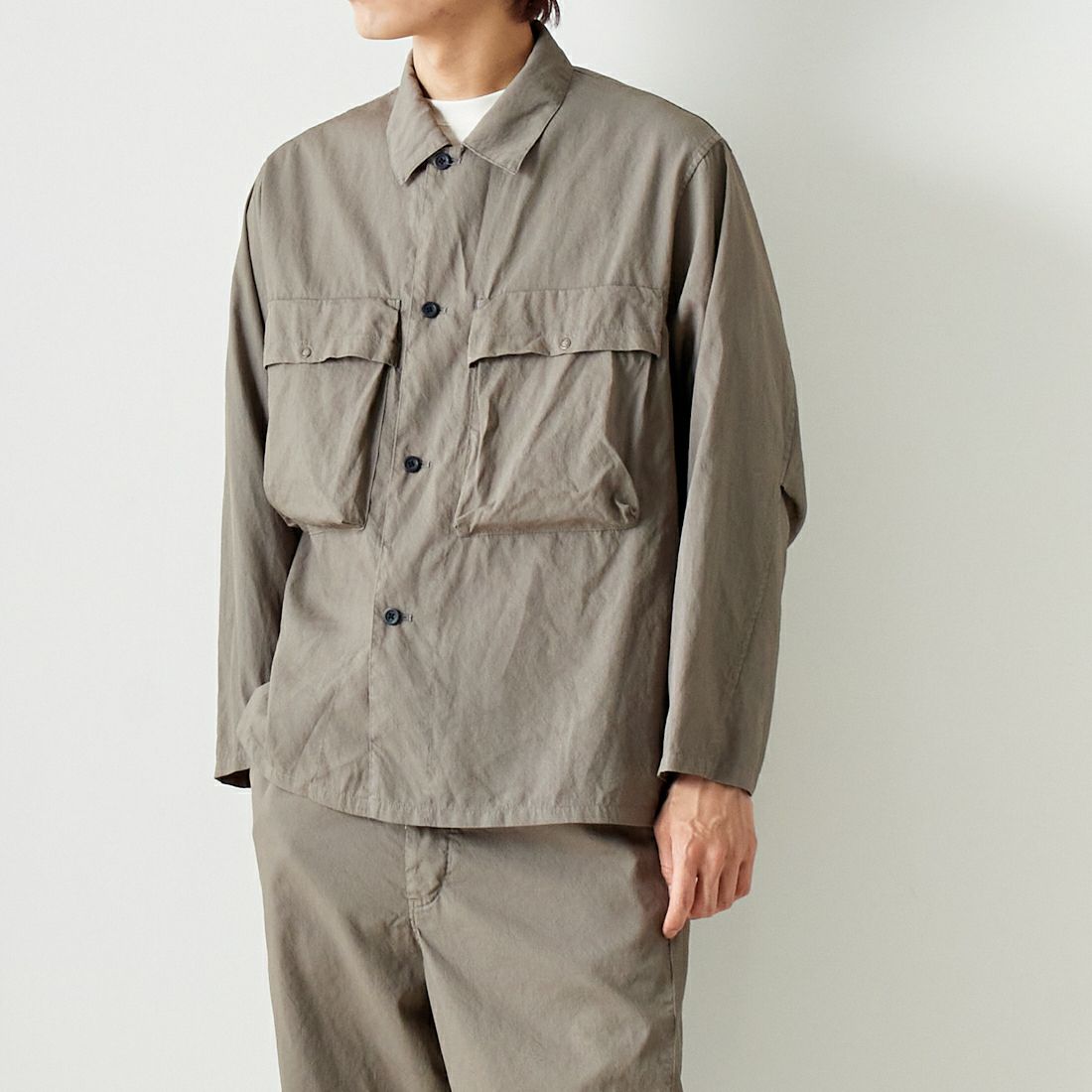 STILL BY HAND [スティルバイハンド] 製品染めシャツジャケット [BL01241] GREIGE &&モデル身長：182cm 着用サイズ：46&&