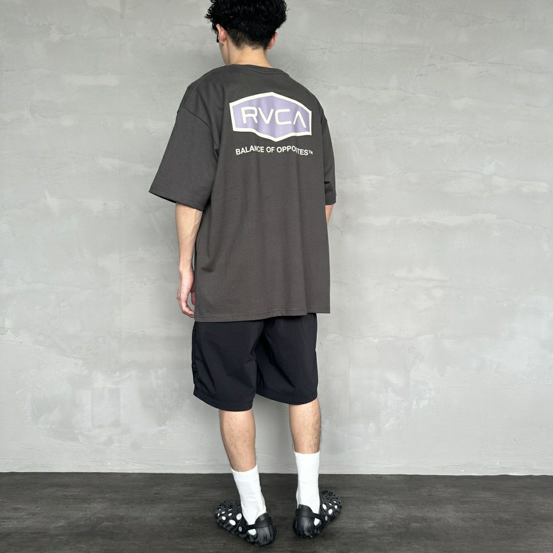 RVCA [ルーカ] HEX BOX Tシャツ [BE041-225] PTK &&モデル身長：168cm 着用サイズ：L&&