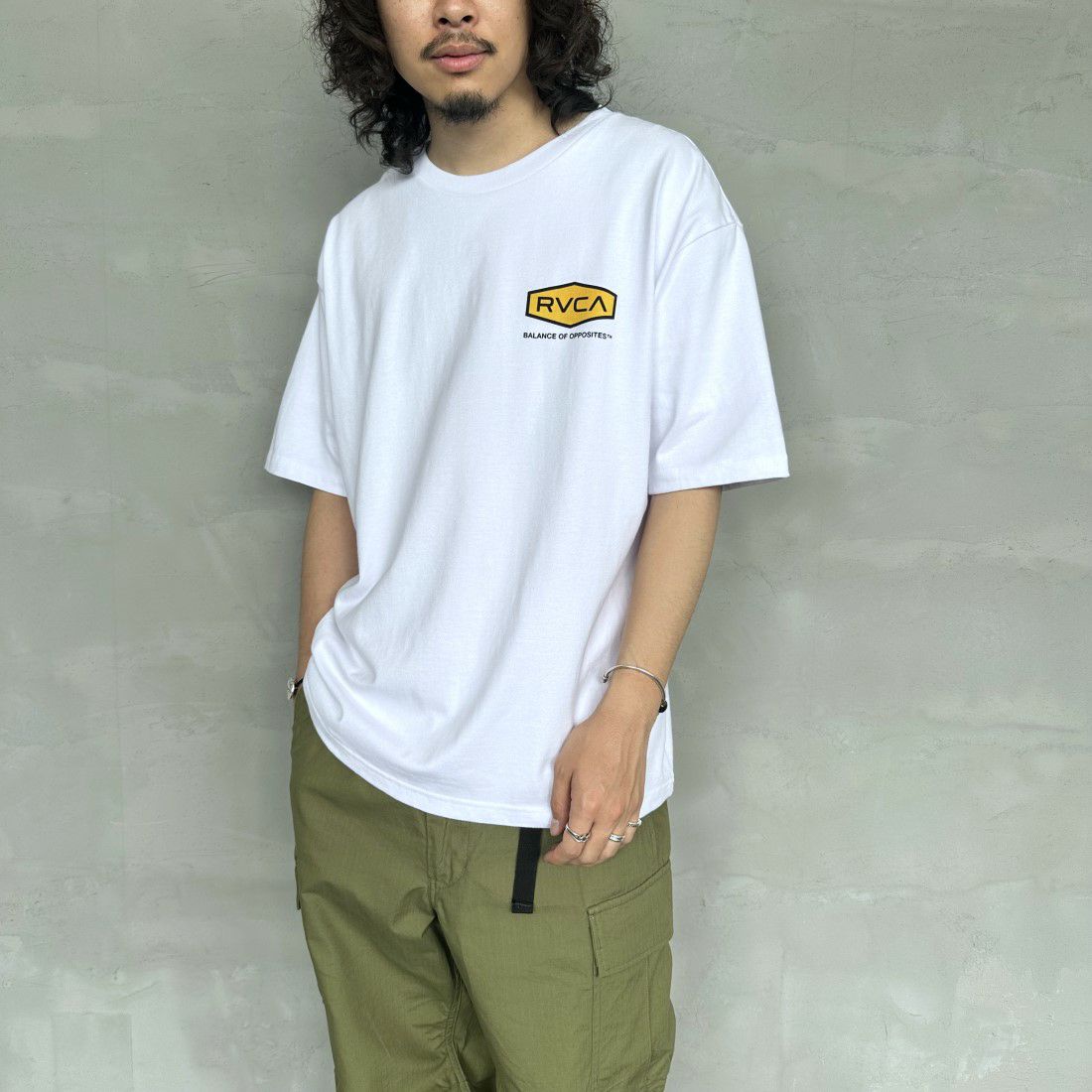 RVCA [ルーカ] HEX BOX Tシャツ [BE041-225] WHT &&モデル身長：173cm 着用サイズ：M&&
