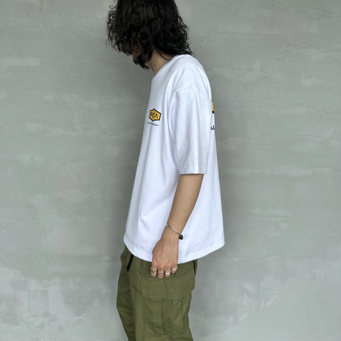 RVCA [ルーカ] HEX BOX Tシャツ [BE041-225] WHT &&モデル身長：173cm 着用サイズ：M&&