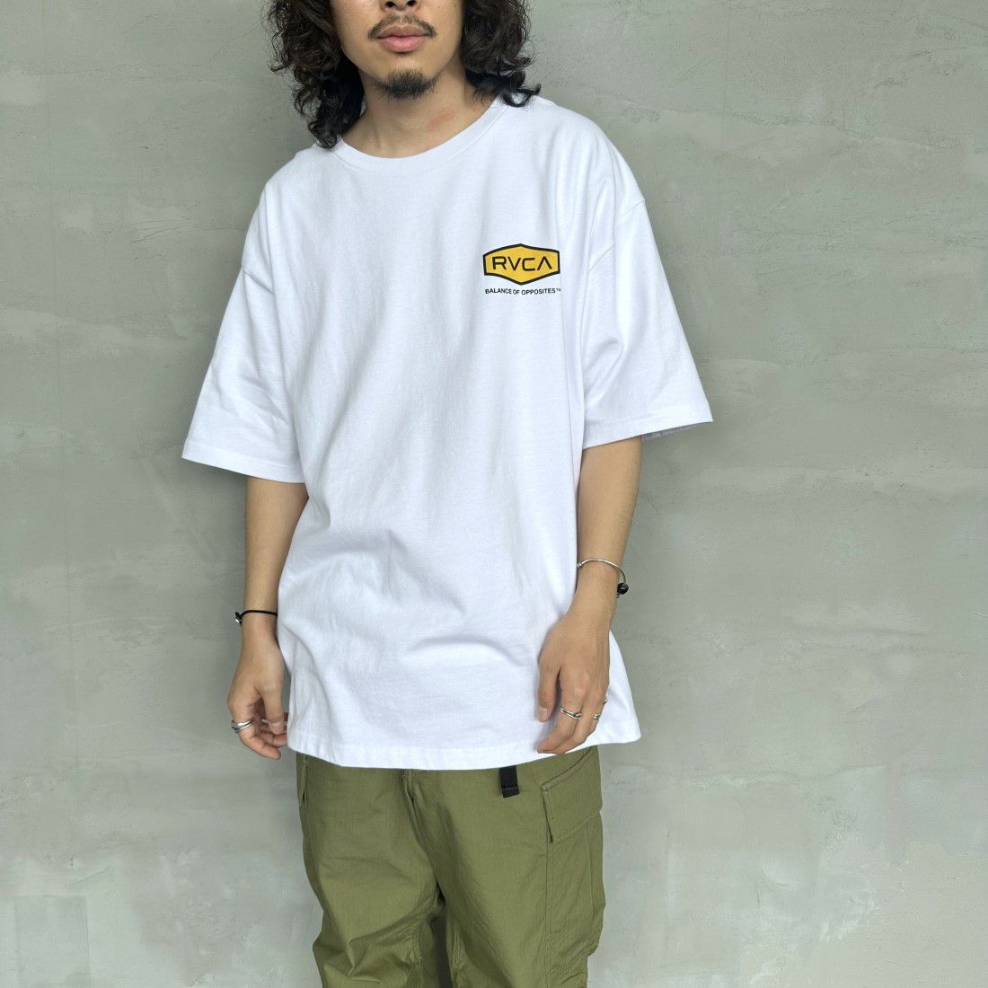 RVCA [ルーカ] HEX BOX Tシャツ [BE041-225] WHT &&モデル身長：173cm 着用サイズ：XL&&