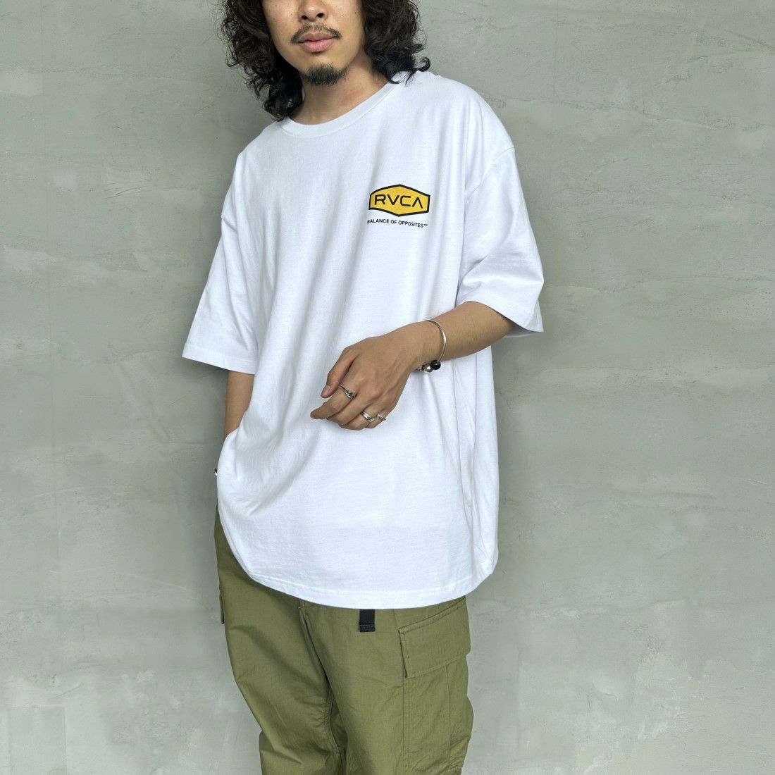 RVCA [ルーカ] HEX BOX Tシャツ [BE041-225] WHT &&モデル身長：173cm 着用サイズ：XL&&