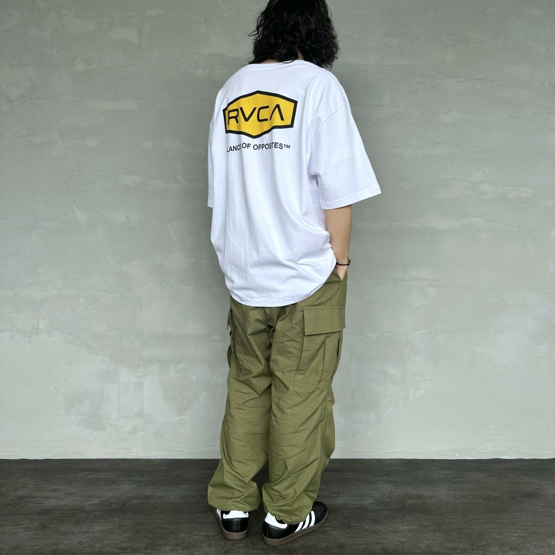 RVCA [ルーカ] HEX BOX Tシャツ [BE041-225] WHT &&モデル身長：173cm 着用サイズ：XL&&