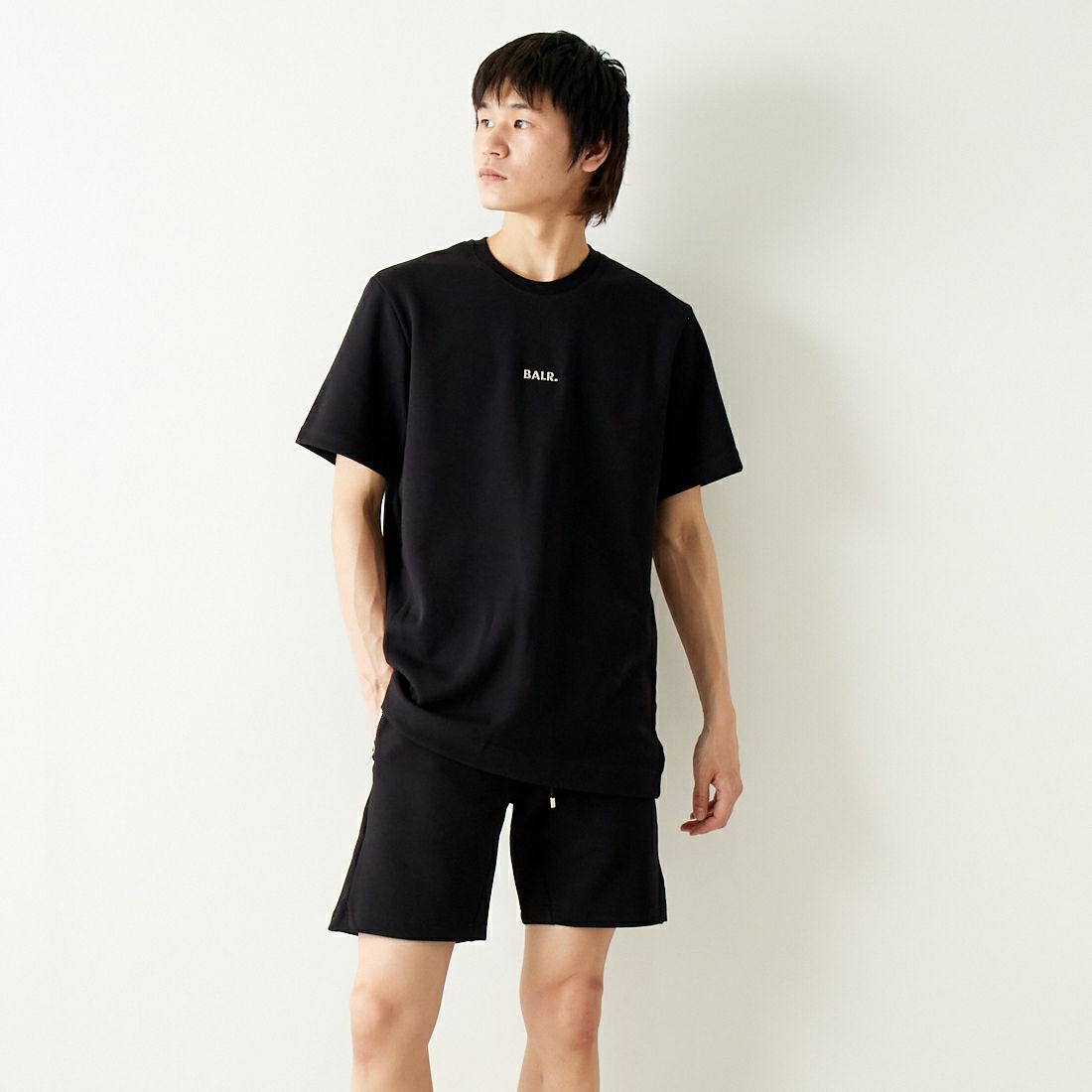 BALR. [ボーラー] Q-シリーズ レギュラーフィットTシャツ [B11121224] JET BLACK &&モデル身長：182cm 着用サイズ：L&&