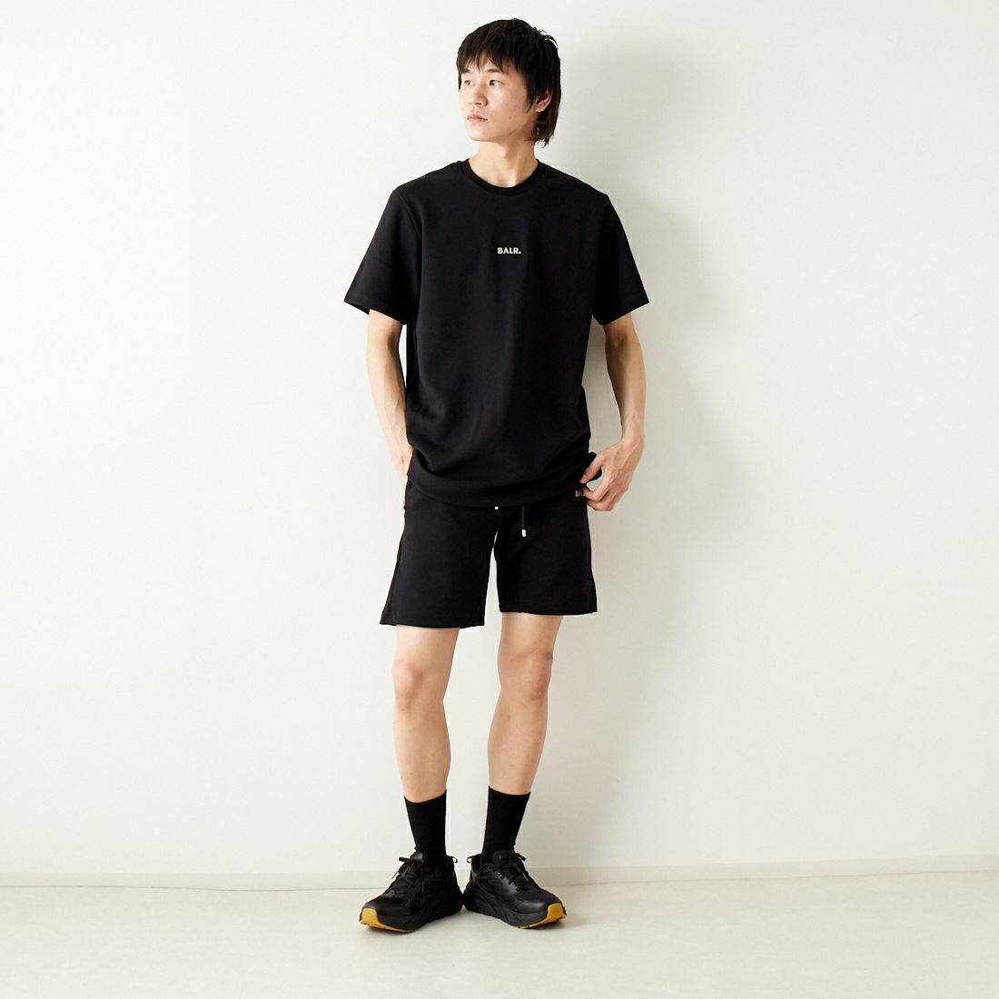 BALR. [ボーラー] Q-シリーズ レギュラーフィットTシャツ [B11121224] JET BLACK &&モデル身長：182cm 着用サイズ：L&&