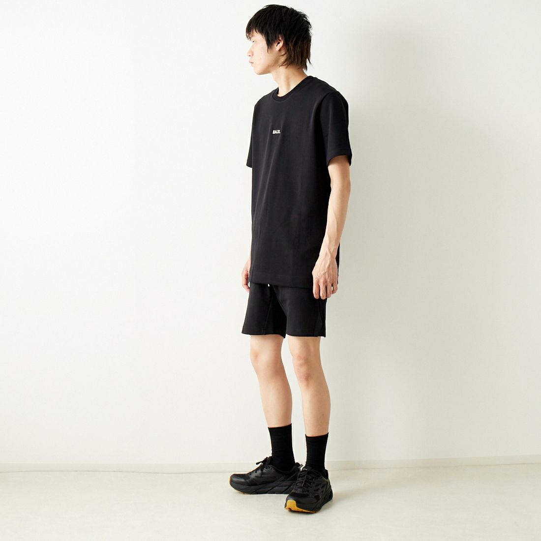 BALR. [ボーラー] Q-シリーズ レギュラーフィットTシャツ [B11121224] JET BLACK &&モデル身長：182cm 着用サイズ：L&&