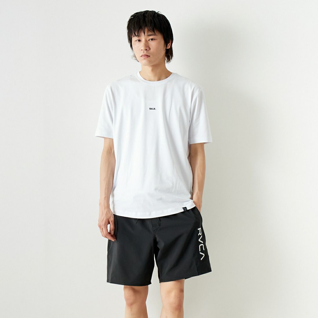BALR. [ボーラー] BRAND スリムフィットTシャツ [B11121228] BRIGHT WHT &&モデル身長：182cm 着用サイズ：L&&