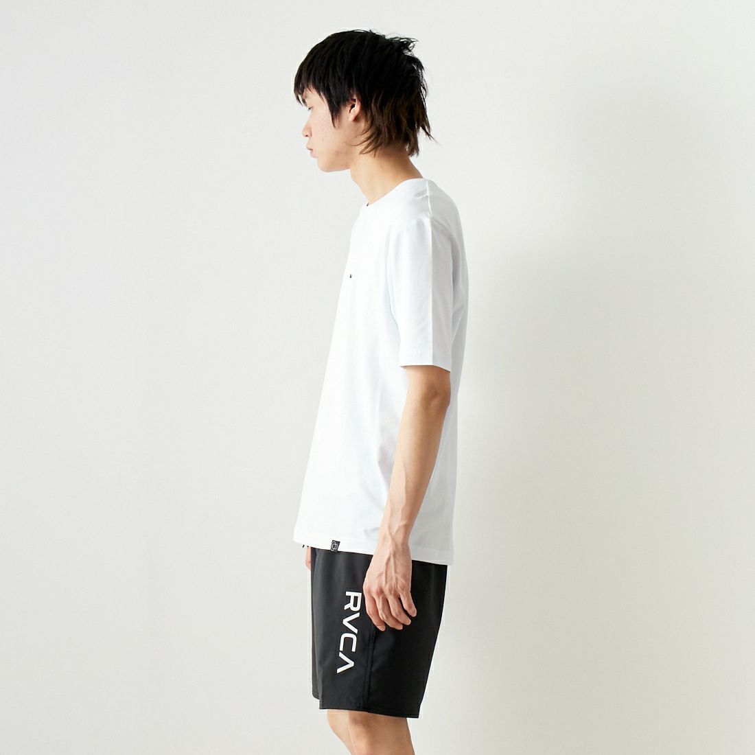 BALR. [ボーラー] BRAND スリムフィットTシャツ [B11121228] BRIGHT WHT &&モデル身長：182cm 着用サイズ：L&&