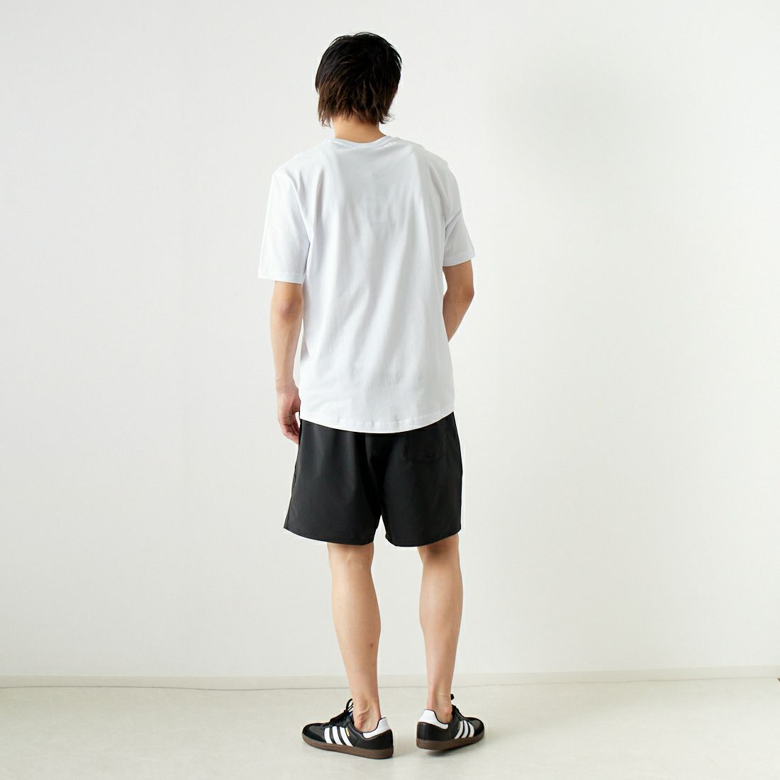 BALR. [ボーラー] BRAND スリムフィットTシャツ [B11121228] BRIGHT WHT &&モデル身長：182cm 着用サイズ：L&&