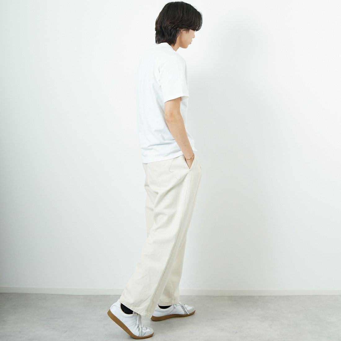 A.P.C. [アー・ペー・セー] 別注 ロゴ刺繍Tシャツ [BRODE-LOGO-JF]  WHT/BGE &&モデル身長：179cm 着用サイズ：L&&