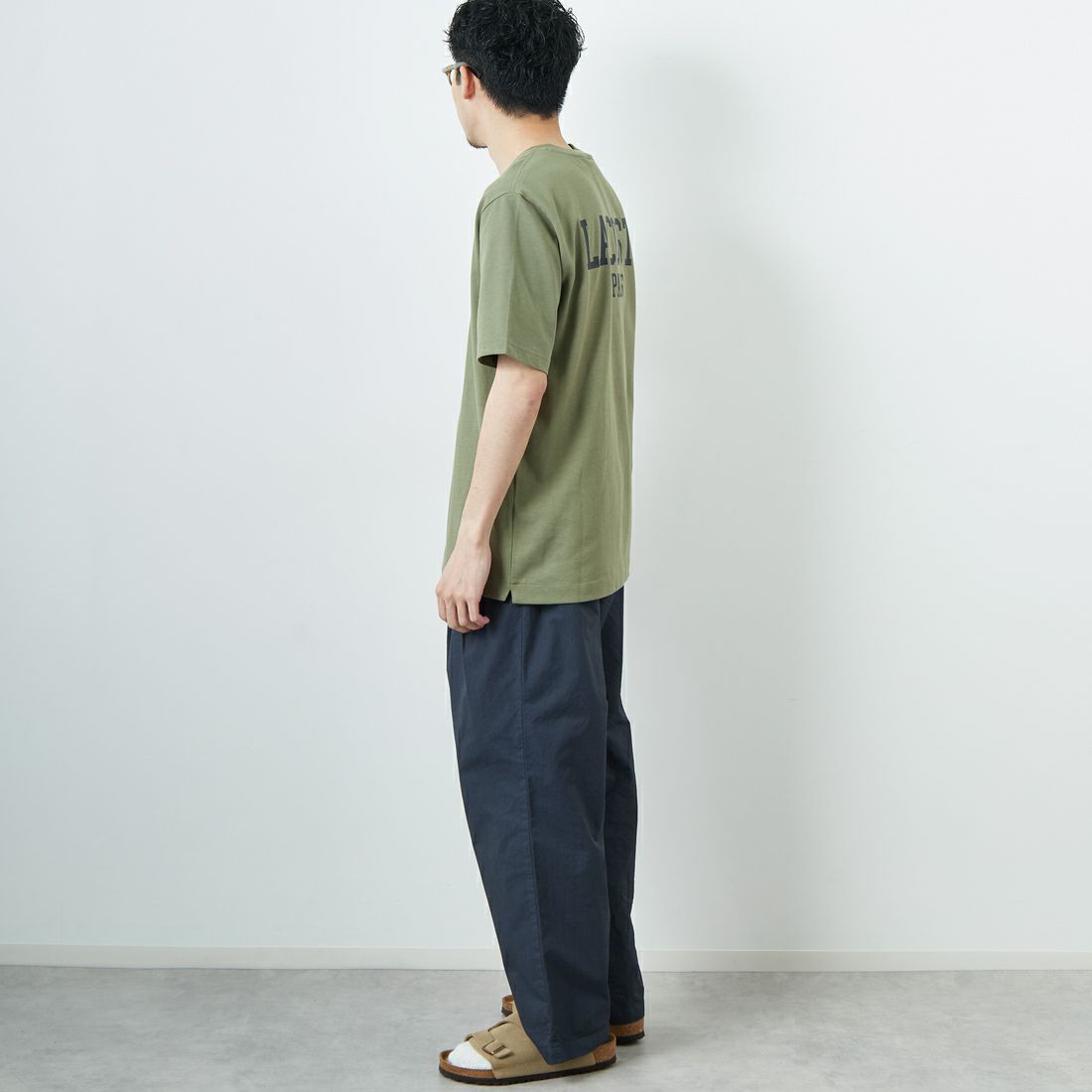 LACOSTE [ラコステ] バックプリントベーシックTシャツ [TH4705] BMY KHAKI &&モデル身長：168cm 着用サイズ：3&&