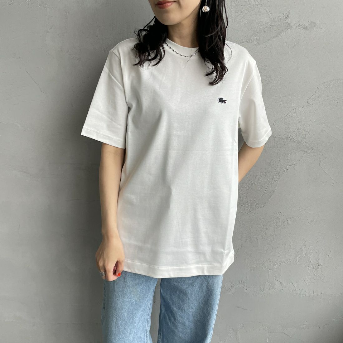 LACOSTE [ラコステ] バックプリントベーシックTシャツ [TH4705] 70V WHITE &&モデル身長：160cm 着用サイズ：2&&