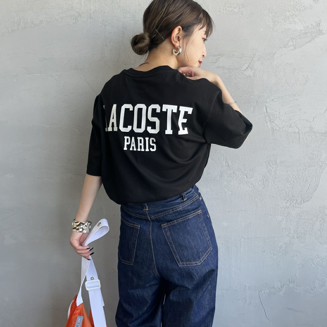 LACOSTE [ラコステ] バックプリントベーシックTシャツ [TH4705] 031 BLACK &&モデル身長：150cm 着用サイズ：2&&