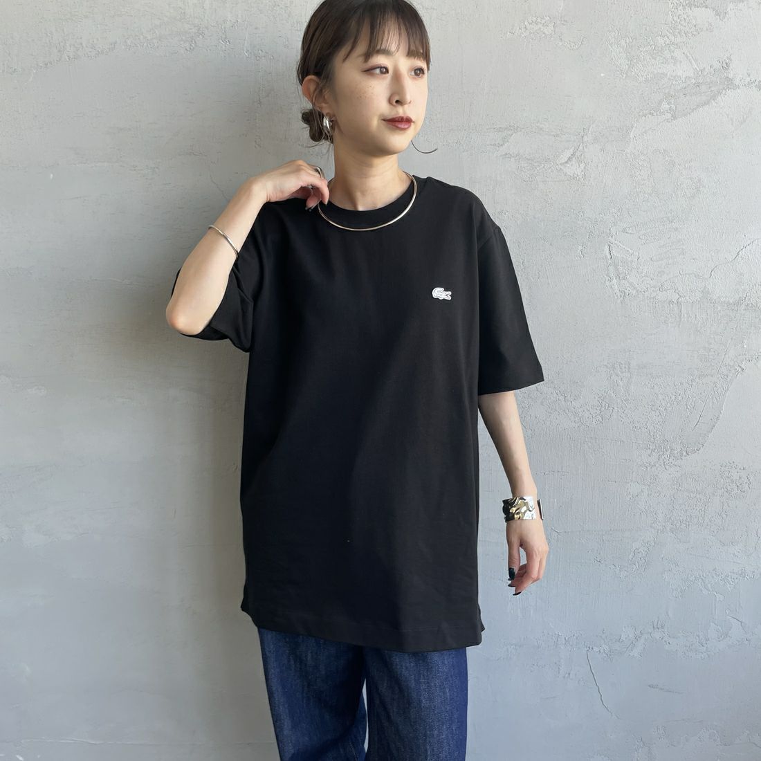 LACOSTE [ラコステ] バックプリントベーシックTシャツ [TH4705] 031 BLACK &&モデル身長：150cm 着用サイズ：2&&