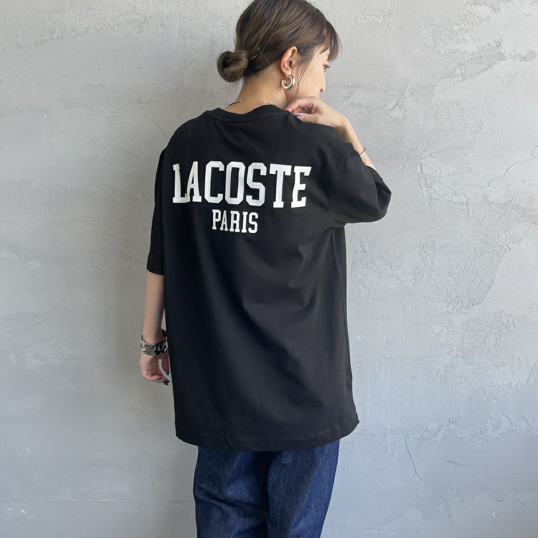 LACOSTE [ラコステ] バックプリントベーシックTシャツ [TH4705] 031 BLACK &&モデル身長：150cm 着用サイズ：2&&