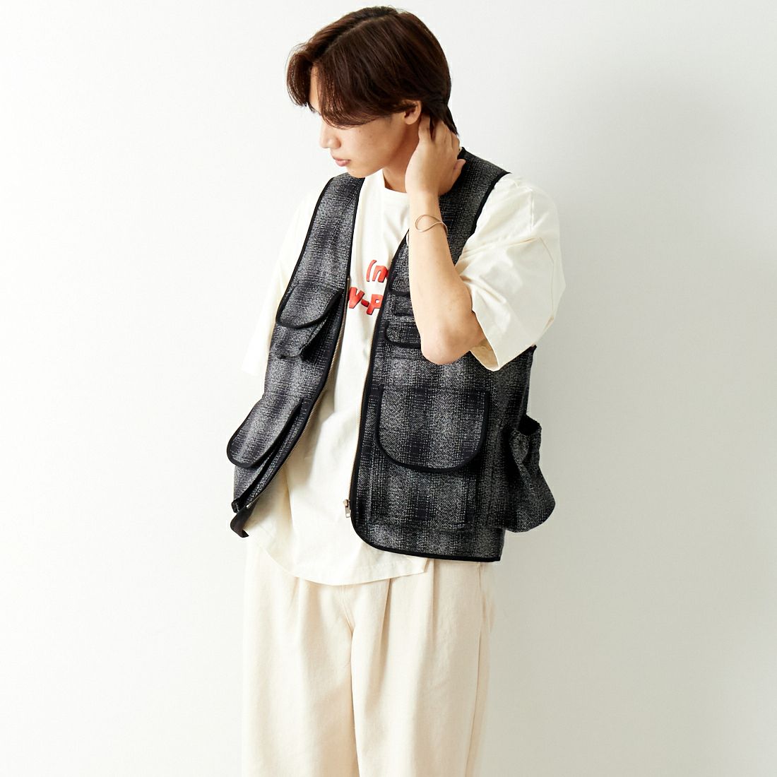 Name. [ネーム] フランネルフォトグラファーベスト [NMVE-002C] BLACK &&モデル身長：179cm 着用サイズ：1&&