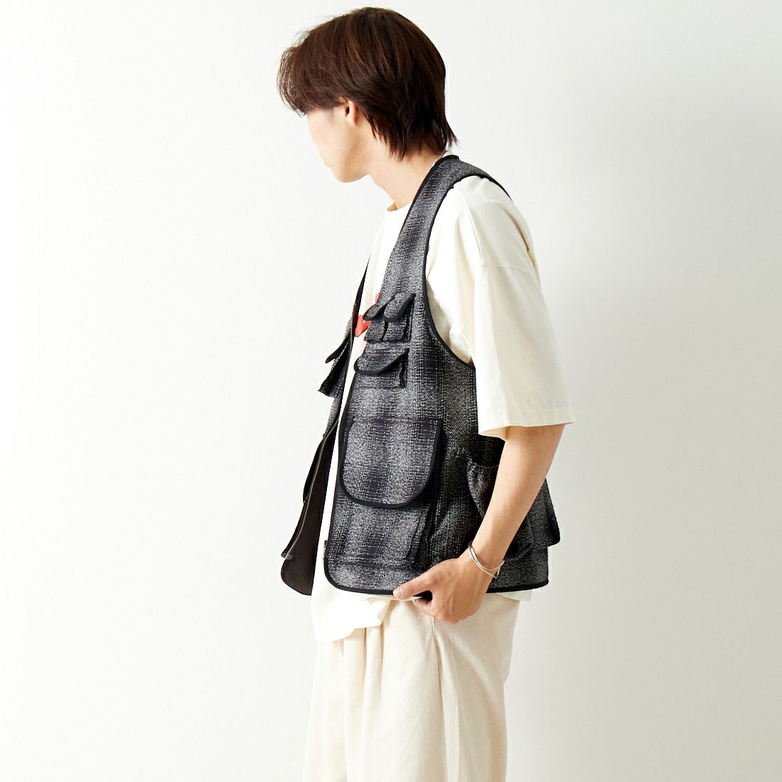 Name. [ネーム] フランネルフォトグラファーベスト [NMVE-002C] BLACK &&モデル身長：179cm 着用サイズ：1&&