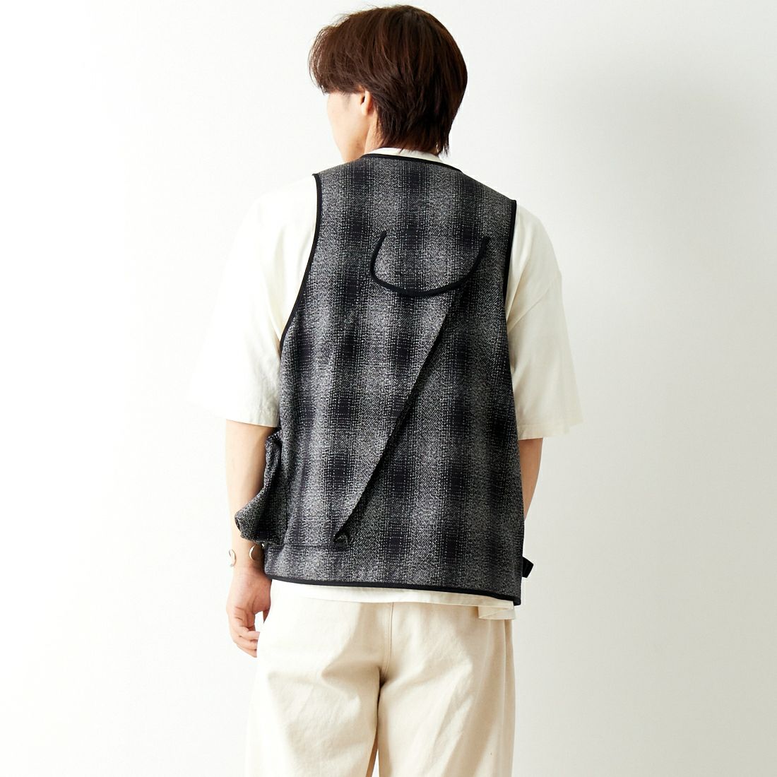 Name. [ネーム] フランネルフォトグラファーベスト [NMVE-002C] BLACK &&モデル身長：179cm 着用サイズ：1&&