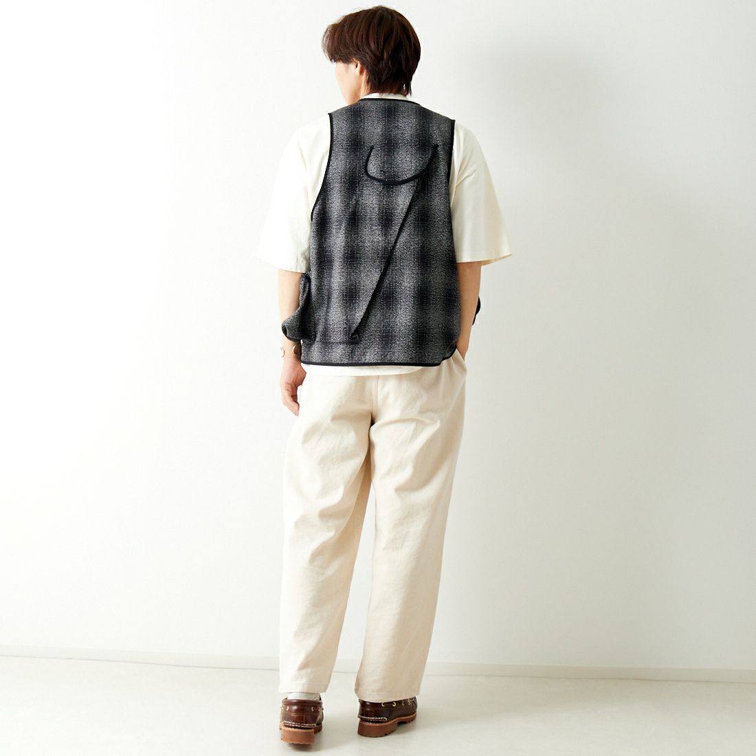 Name. [ネーム] フランネルフォトグラファーベスト [NMVE-002C] BLACK &&モデル身長：179cm 着用サイズ：1&&