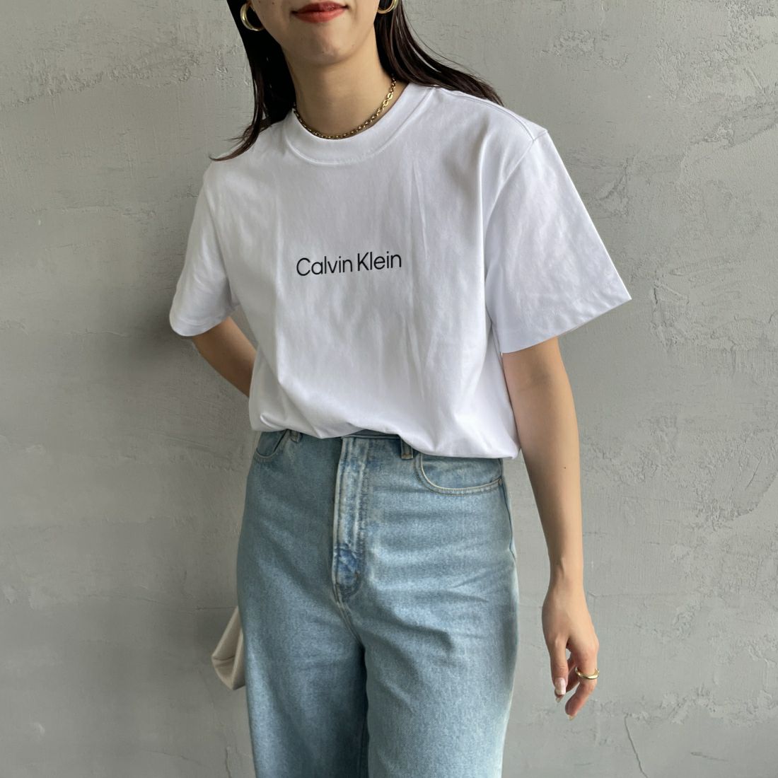 Calvin Klein [カルバンクライン] ロゴプリントボクシーTシャツ [40WH113] YAA &&モデル身長：163cm 着用サイズ：S&&